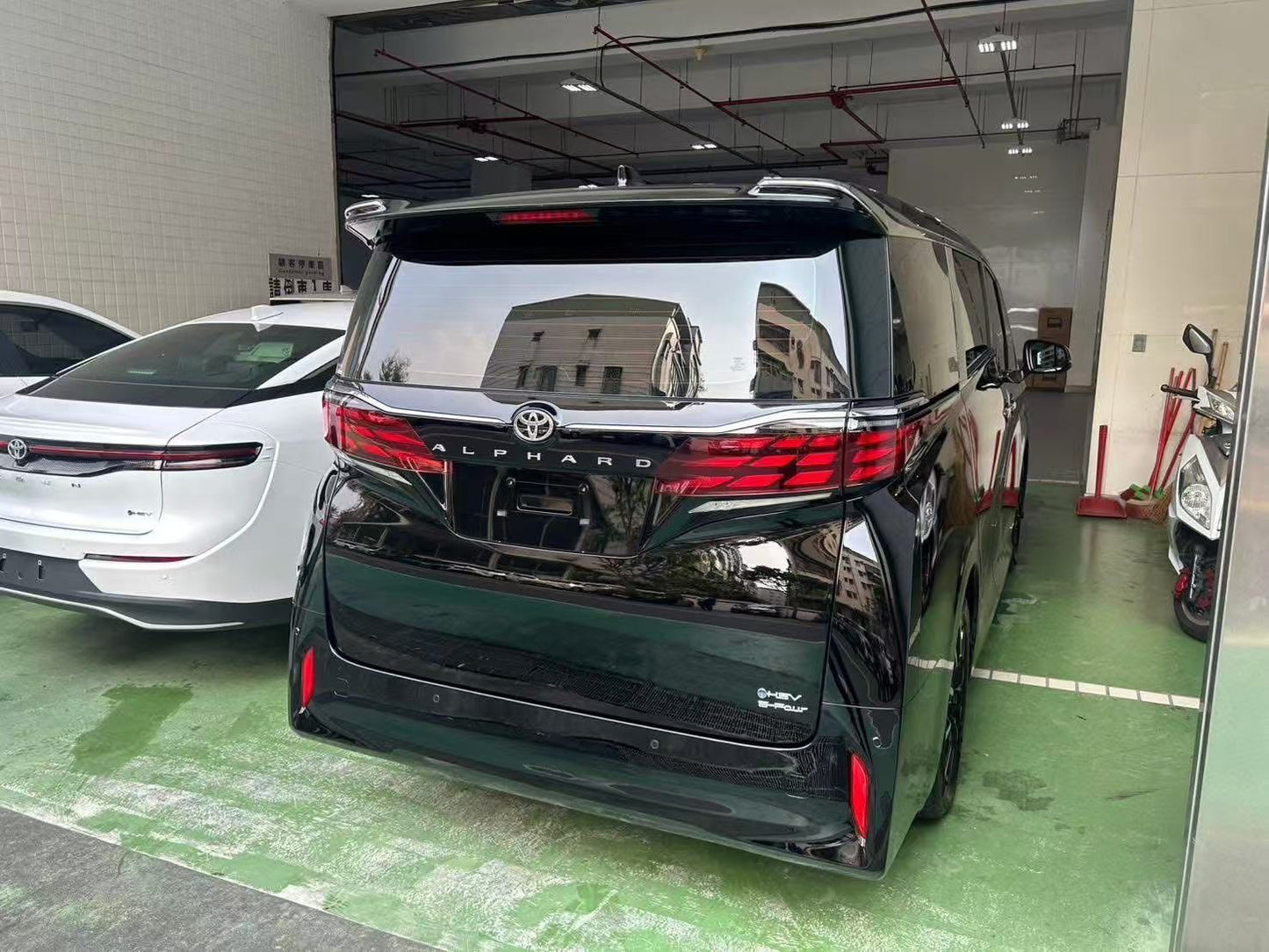 2025 Toyota Alphard 2.5 HEV Hybrid