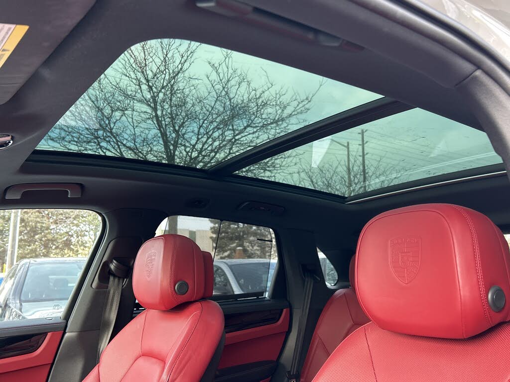 2023 Porsche Cayenne Platinum Edition AWD